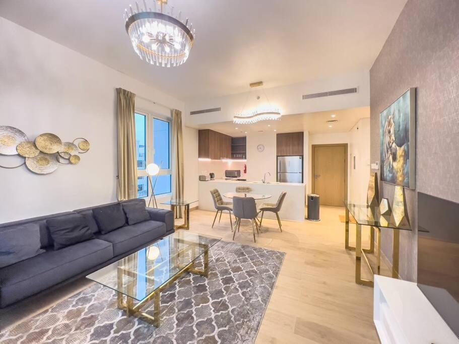 Lovely 2-Bedroom Vacation Home Near Beach Dubai Luaran gambar