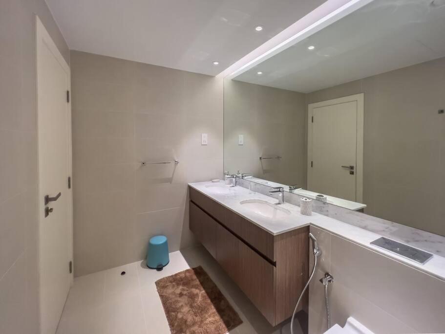 Lovely 2-Bedroom Vacation Home Near Beach Dubai Luaran gambar