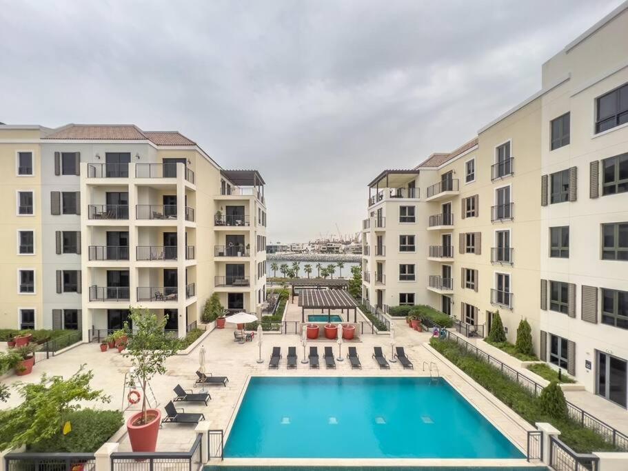 Lovely 2-Bedroom Vacation Home Near Beach Dubai Luaran gambar