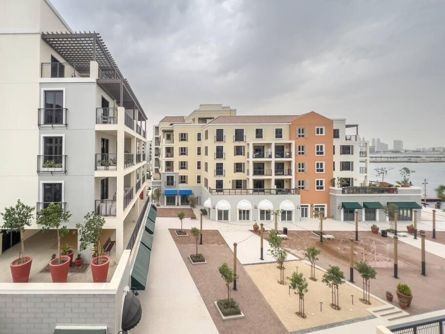 Lovely 2-Bedroom Vacation Home Near Beach Dubai Luaran gambar