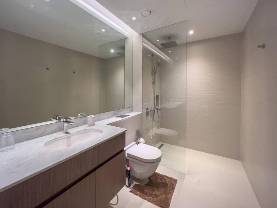 Lovely 2-Bedroom Vacation Home Near Beach Dubai Luaran gambar